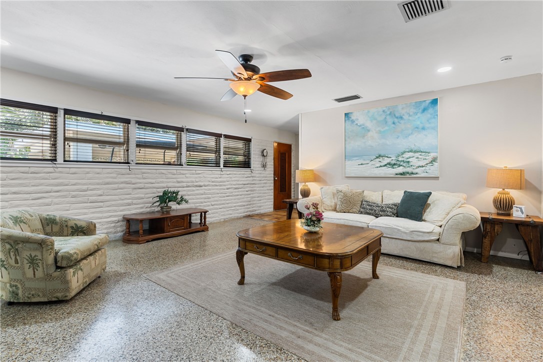 560 Acacia Road