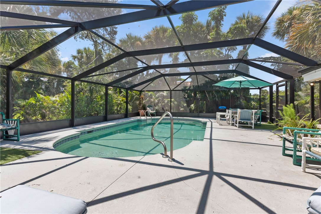 560 Acacia Road