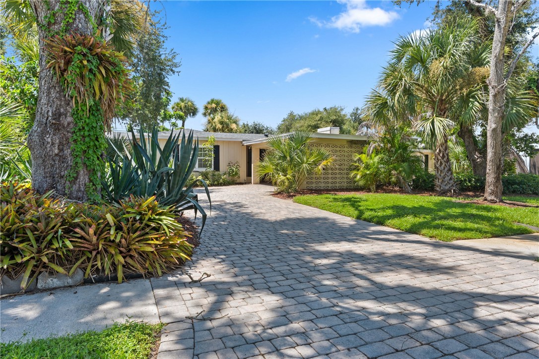 560 Acacia Road
