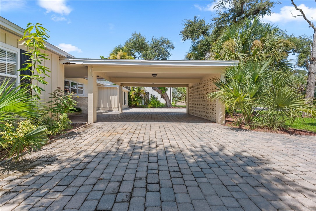 560 Acacia Road