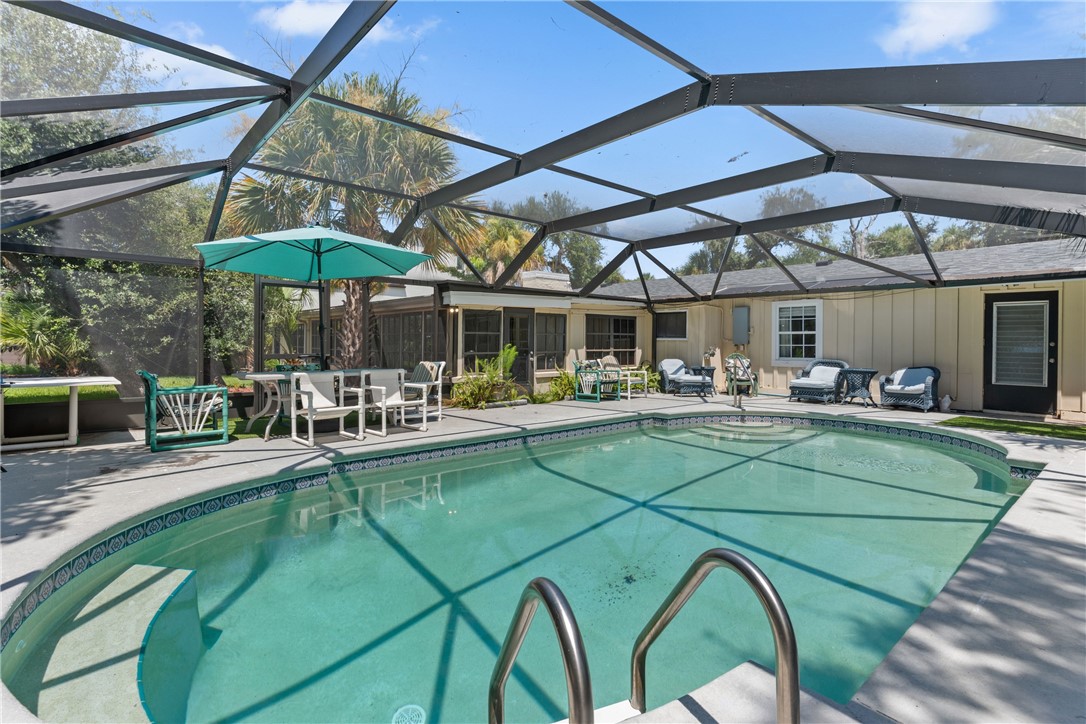 560 Acacia Road