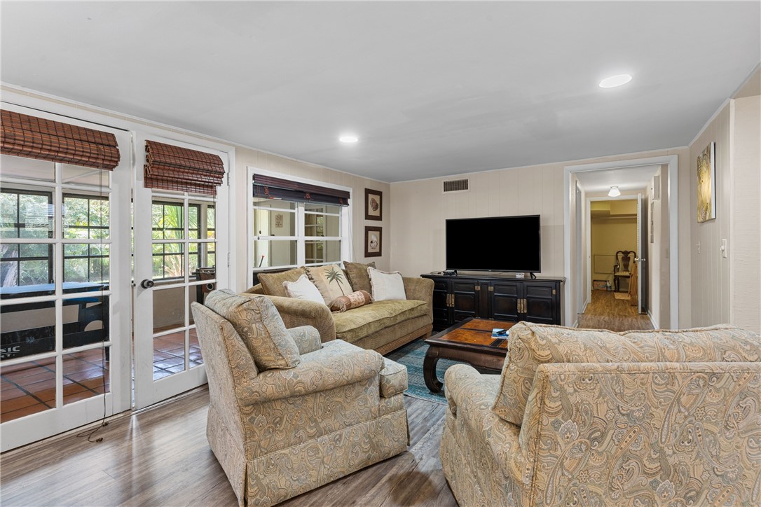 560 Acacia Road