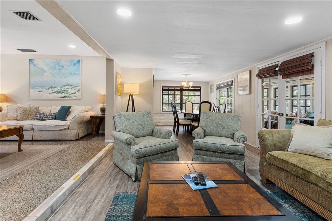 560 Acacia Road