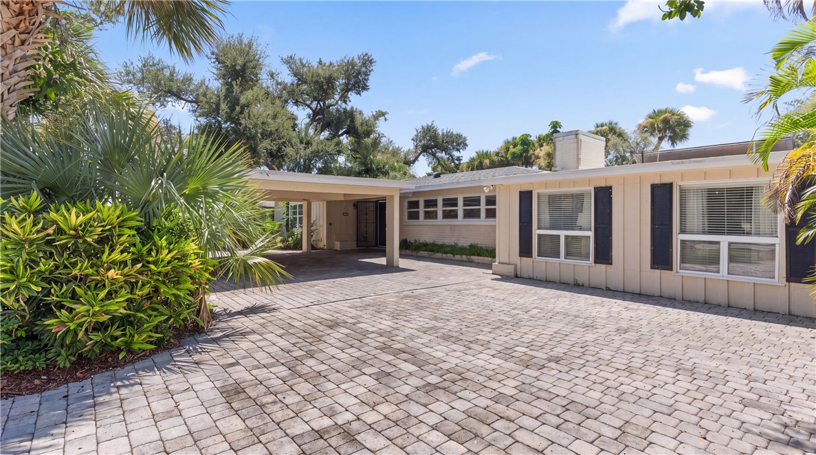 560 Acacia Road