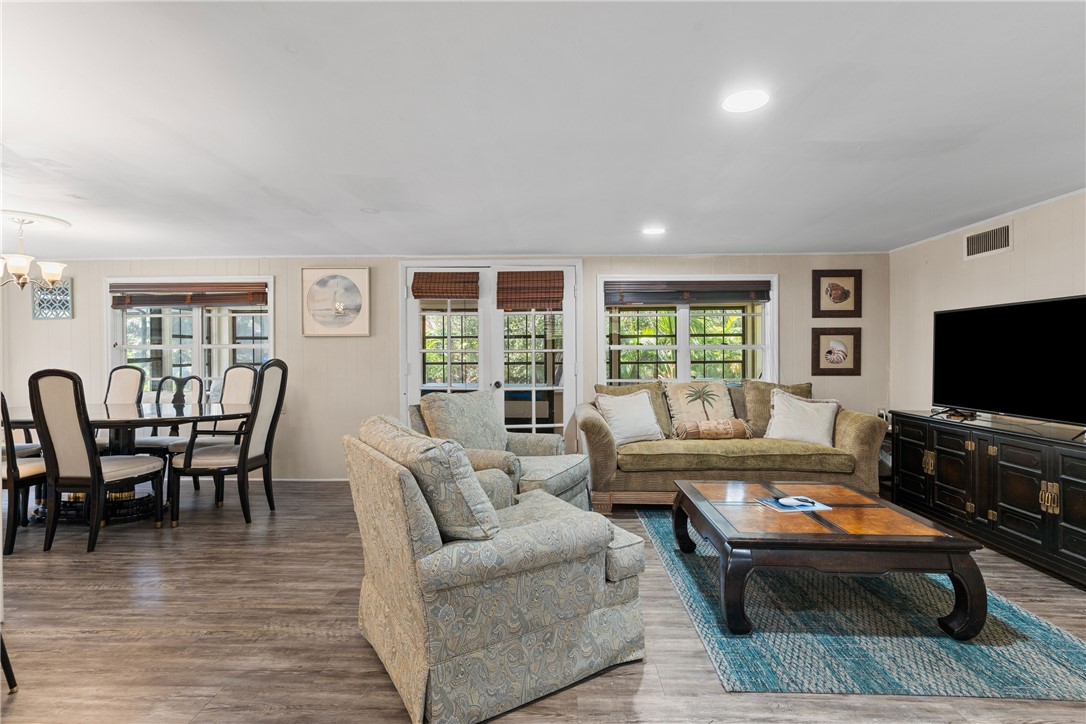 560 Acacia Road