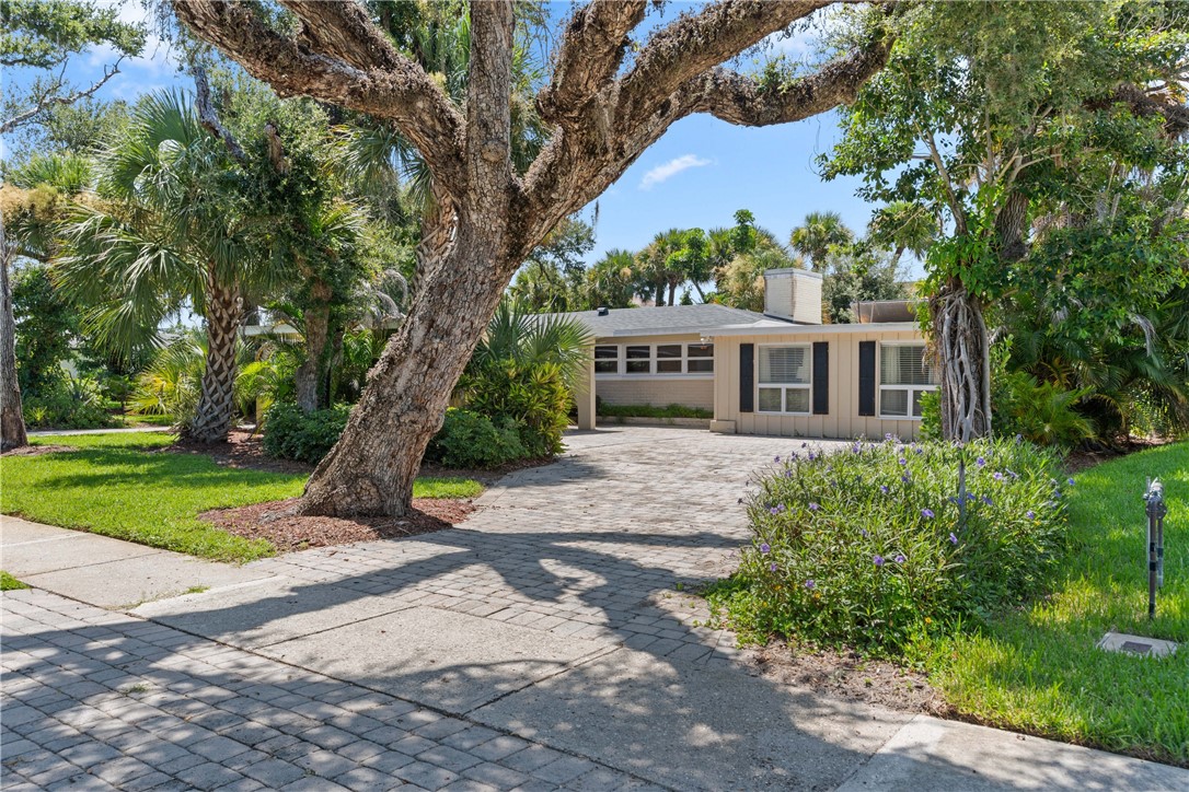 560 Acacia Road