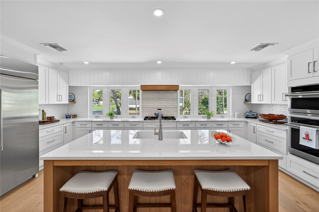 706 Hibiscus Lane