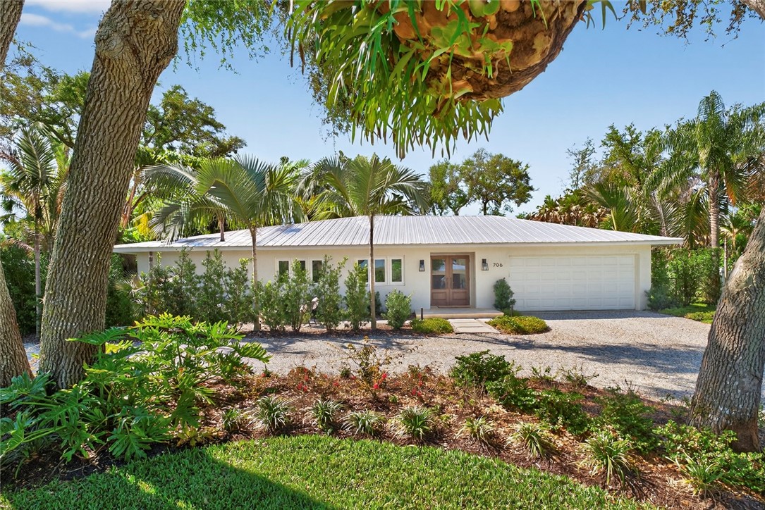 706 Hibiscus Lane