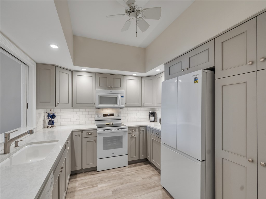 5225 E Harbor Village Drive 103