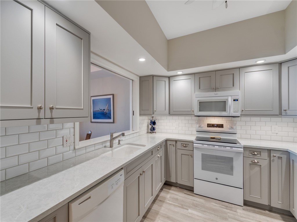 5225 E Harbor Village Drive 103