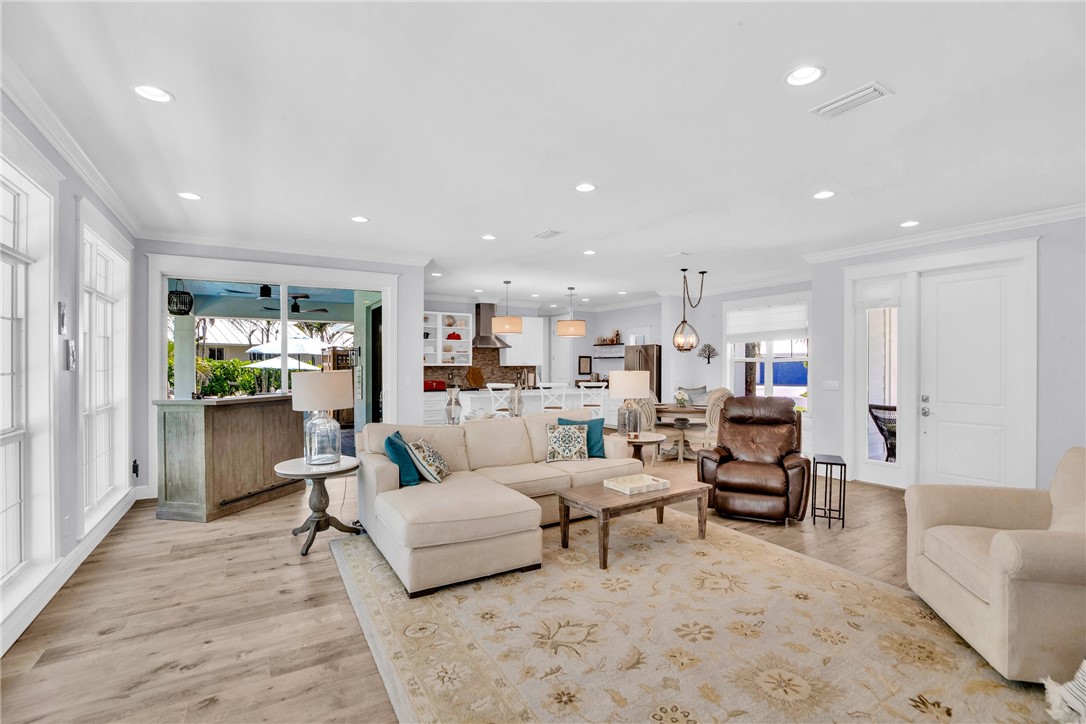 3932 Shoreside Drive
