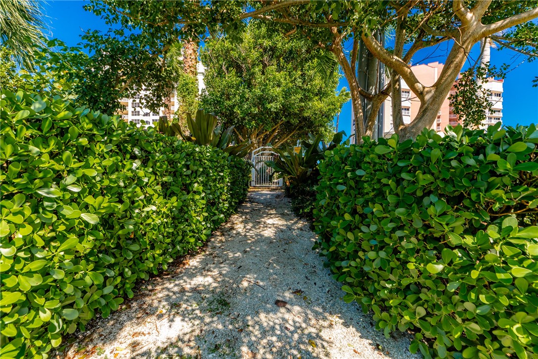 3932 Shoreside Drive