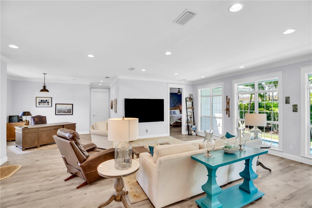 3932 Shoreside Drive
