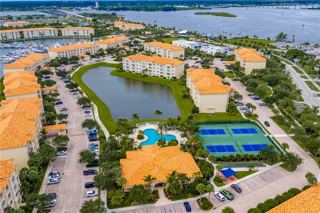 1 Harbour Isle Drive E 202