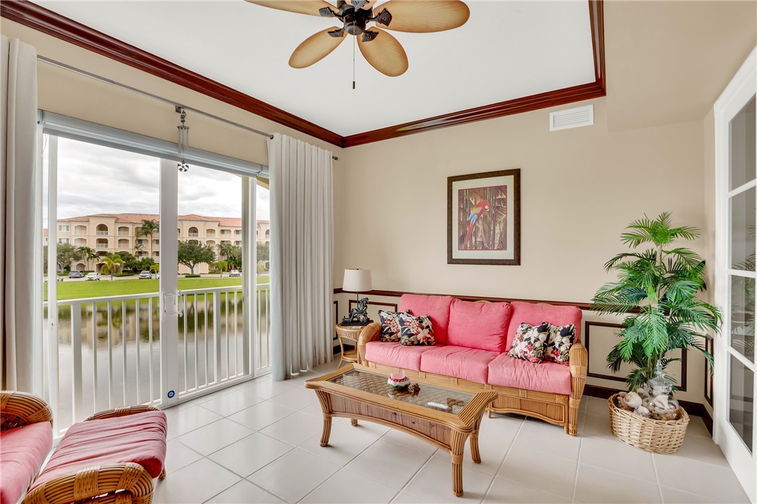 1 Harbour Isle Drive E 202