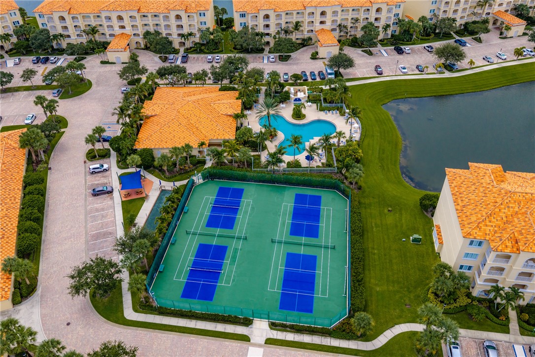 1 Harbour Isle Drive E 202