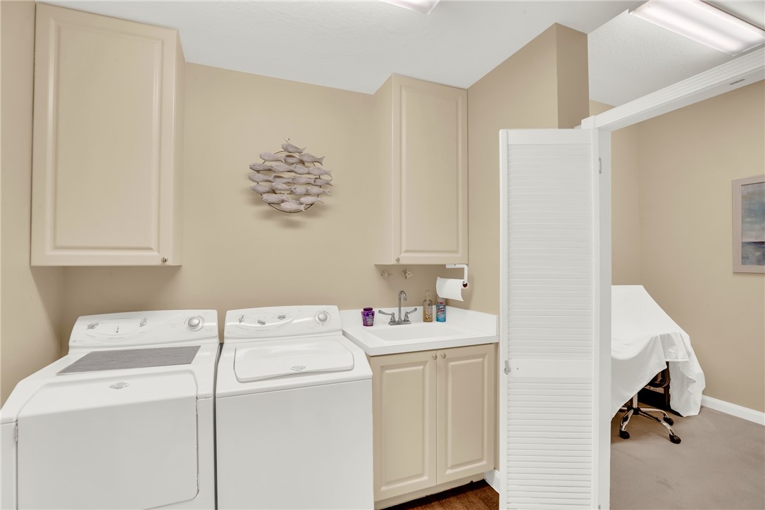 1 Harbour Isle Drive E 202