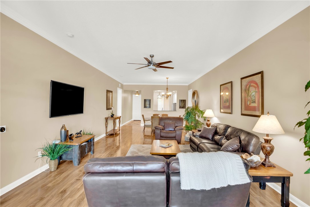 1 Harbour Isle Drive E 202