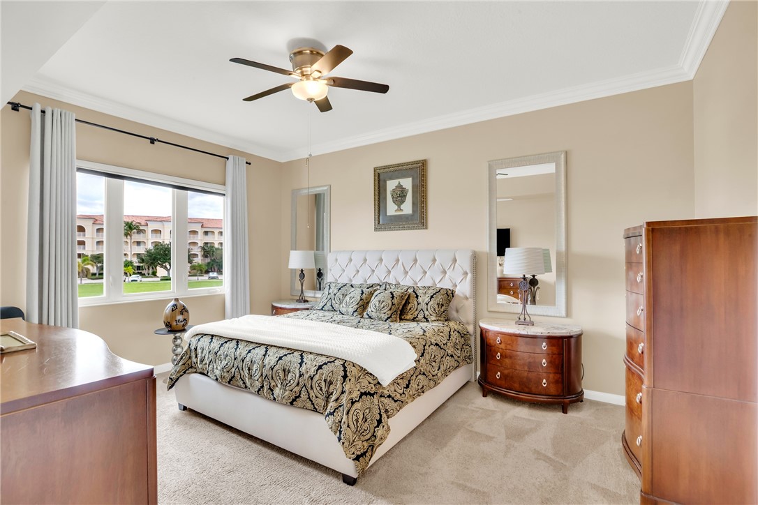 1 Harbour Isle Drive E 202