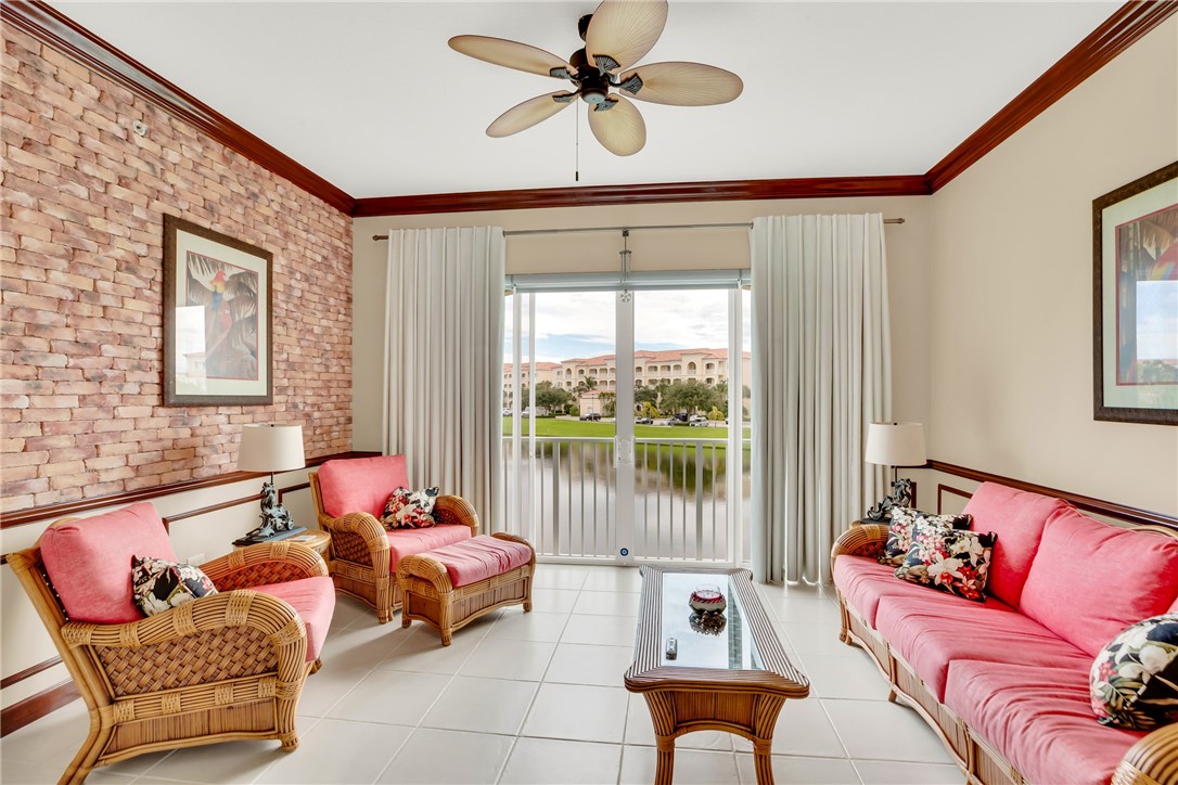 1 Harbour Isle Drive E 202