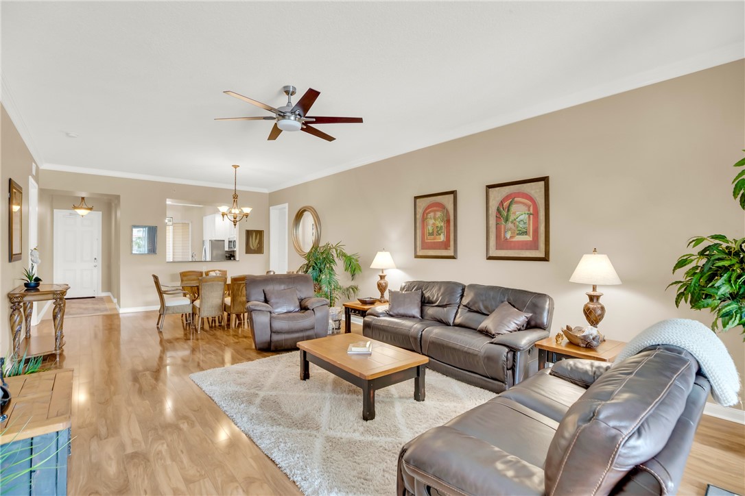 1 Harbour Isle Drive E 202