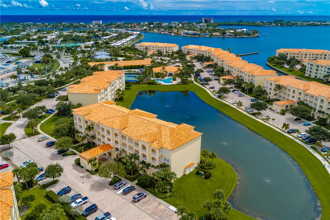 1 Harbour Isle Drive E 202