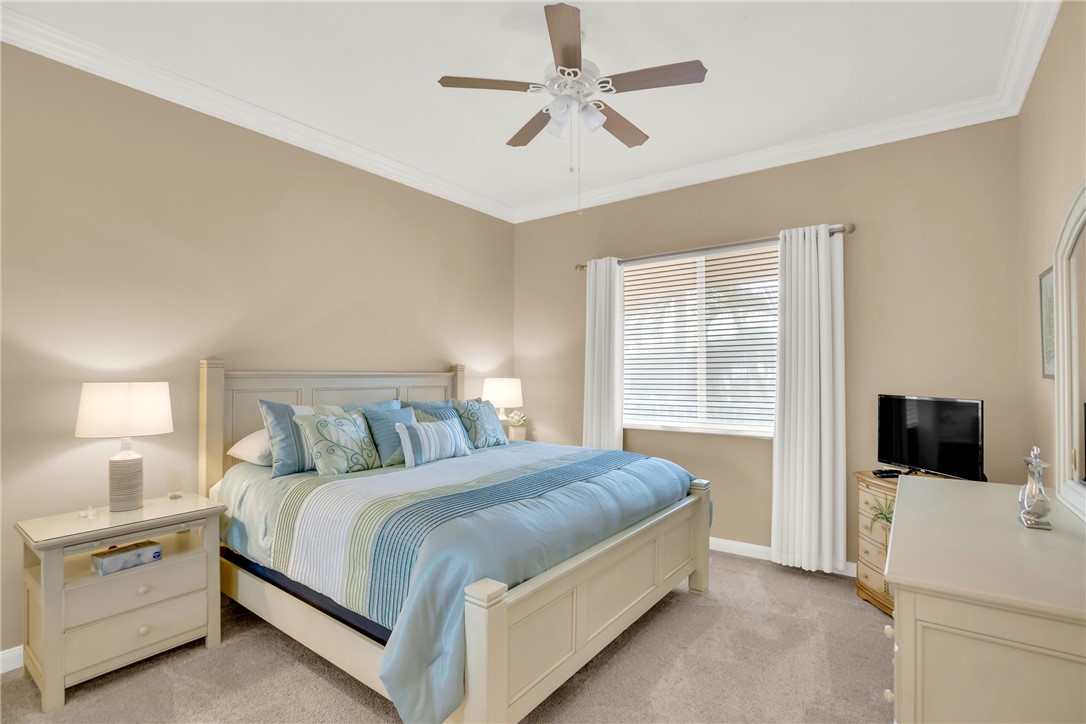 1 Harbour Isle Drive E 202