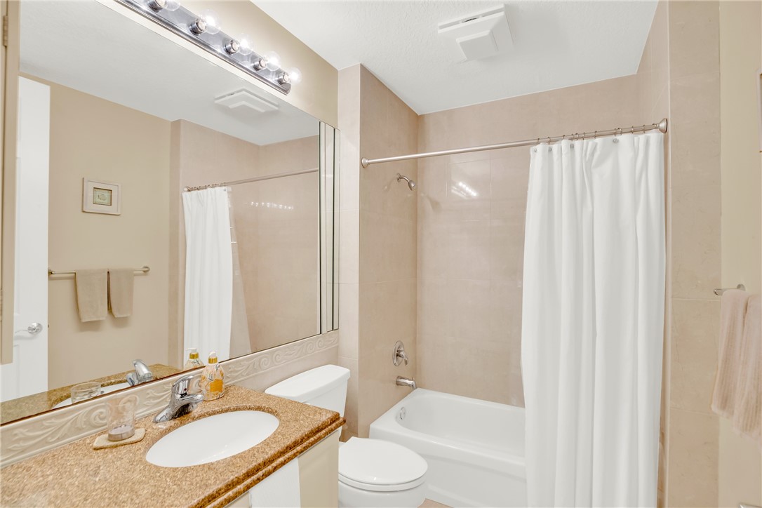 1 Harbour Isle Drive E 202