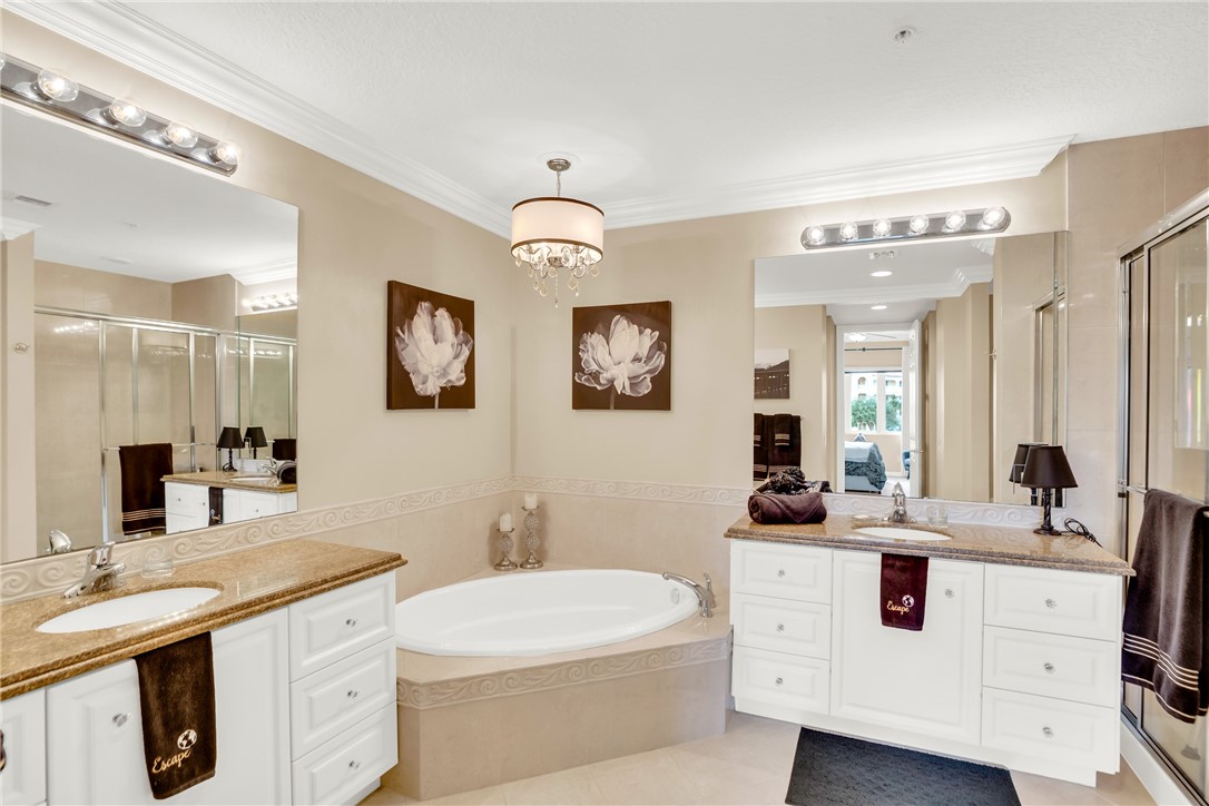 1 Harbour Isle Drive E 202