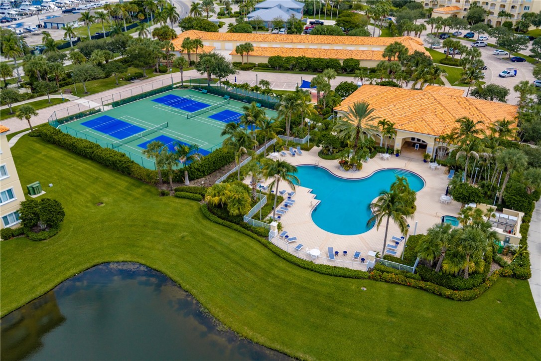 1 Harbour Isle Drive E 202