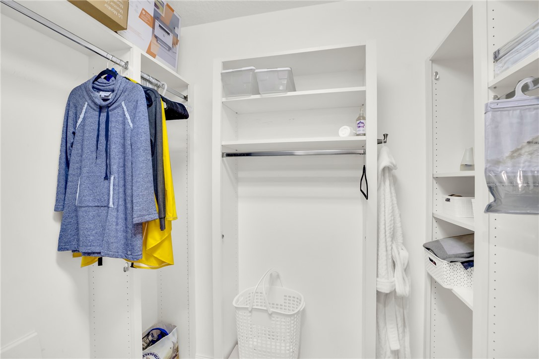 1 Harbour Isle Drive E 202