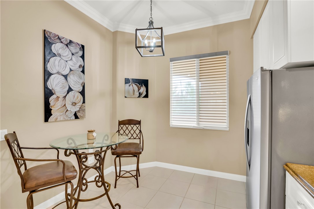 1 Harbour Isle Drive E 202