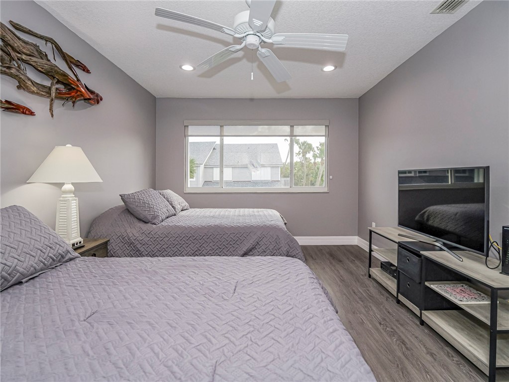 4949 N Highway A1a None 212