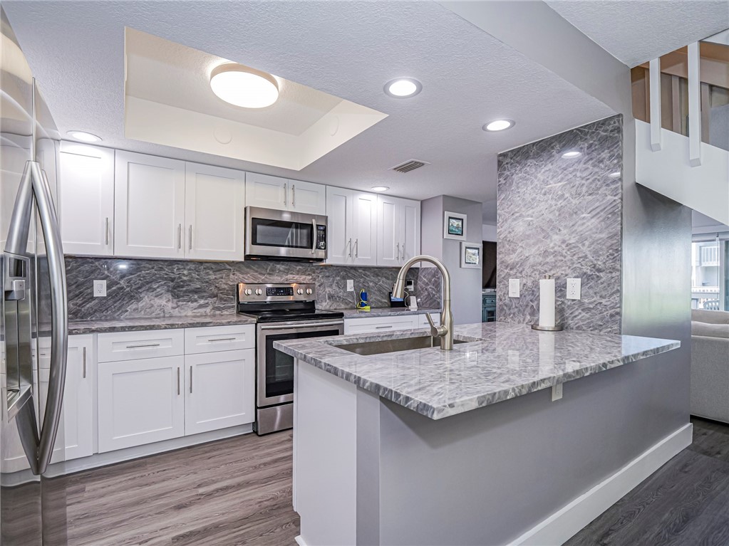4949 N Highway A1a None 212