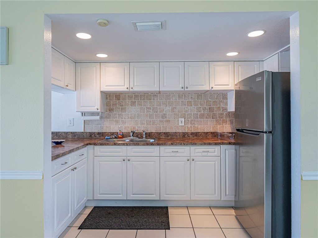 4949 N Highway A1a None 212