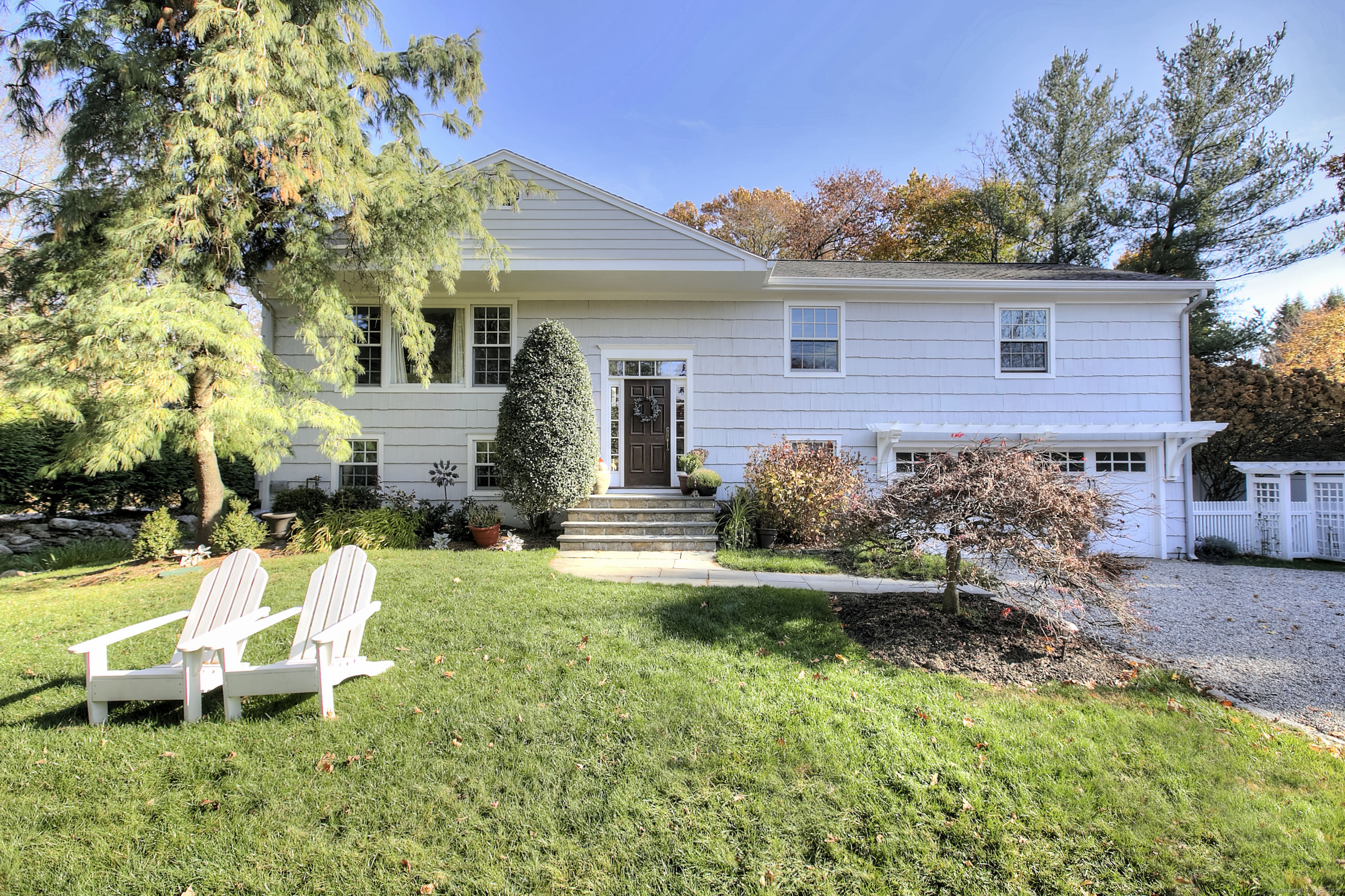 127 Compo Road South
