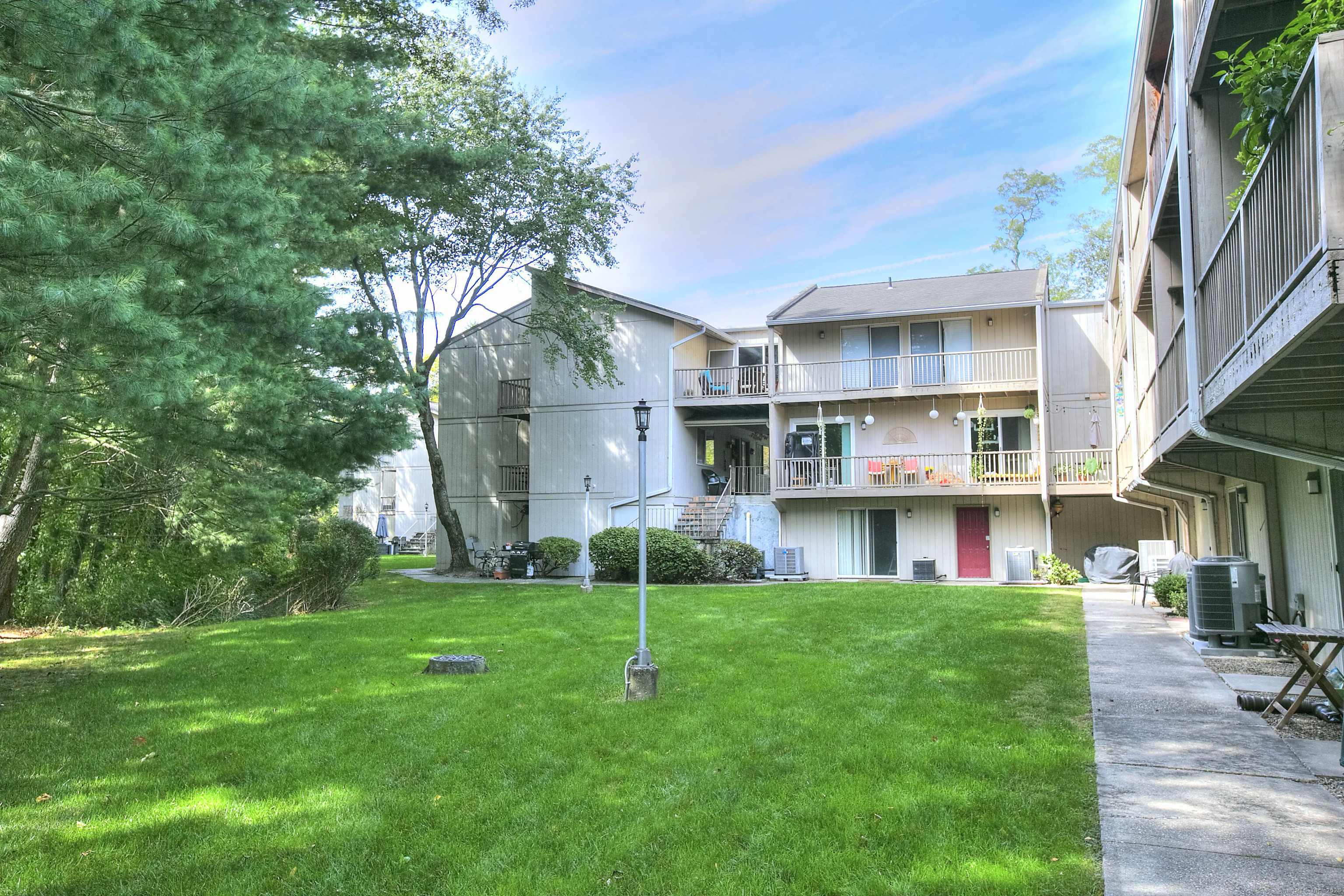 100 Wolfpit Avenue 17