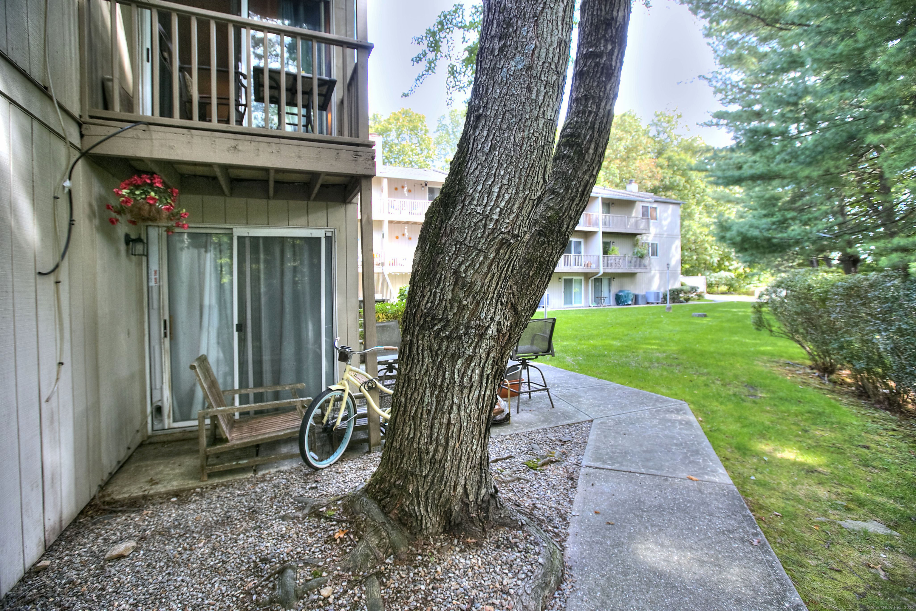 100 Wolfpit Avenue 17