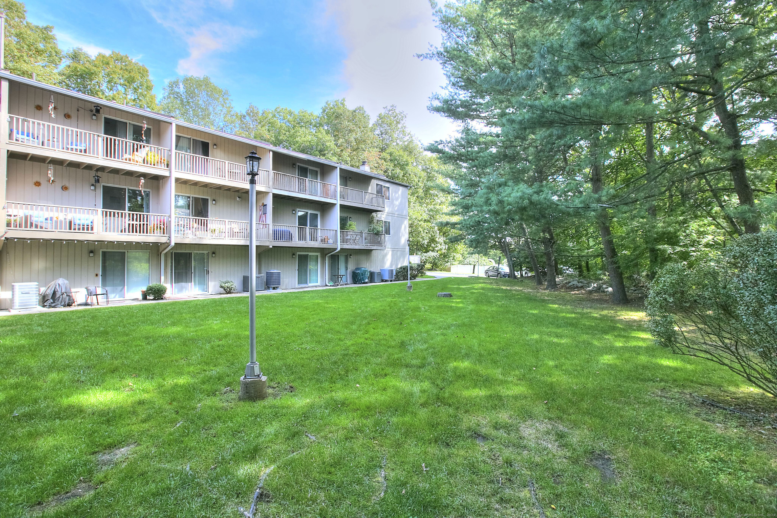 100 Wolfpit Avenue 17