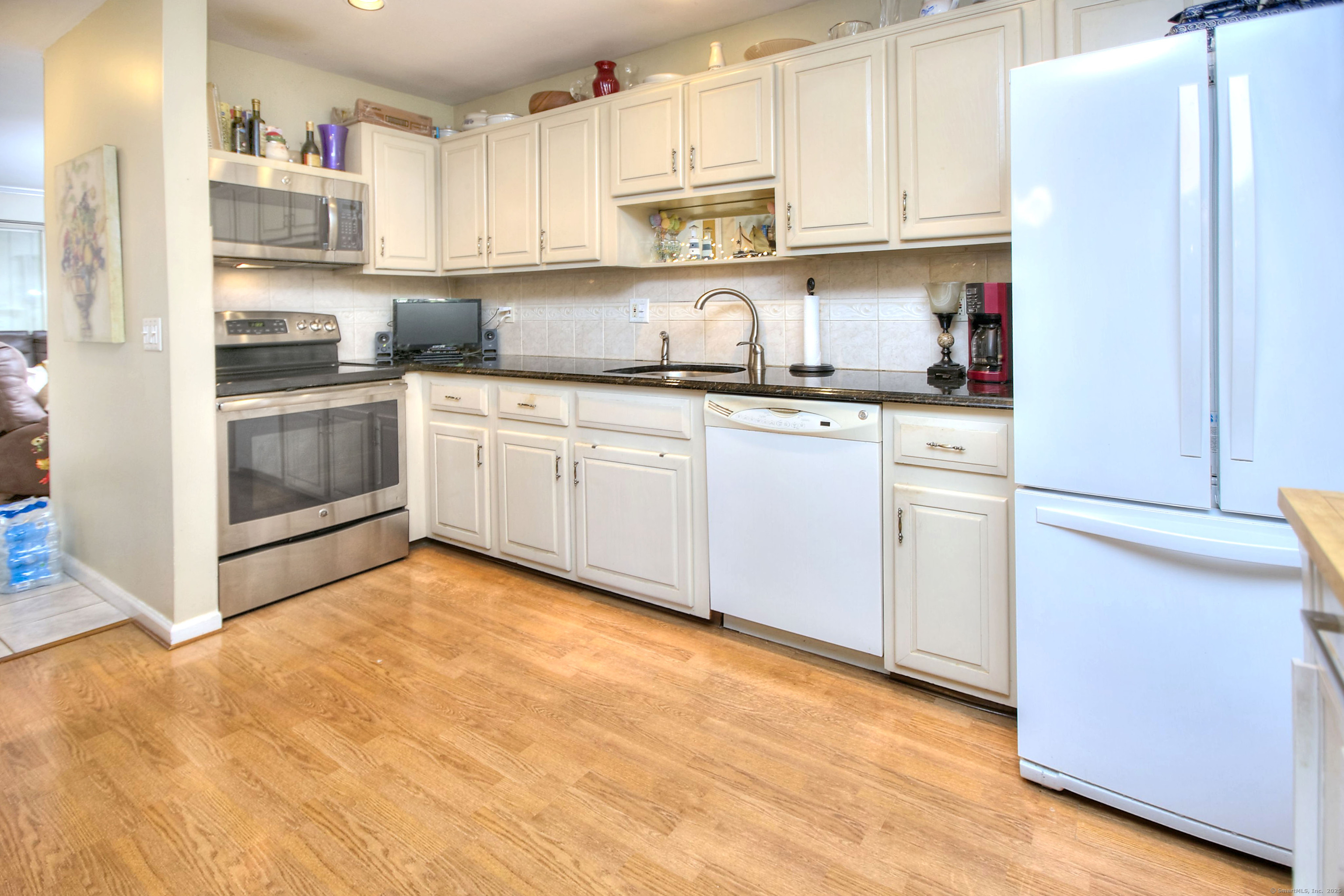 100 Wolfpit Avenue 17