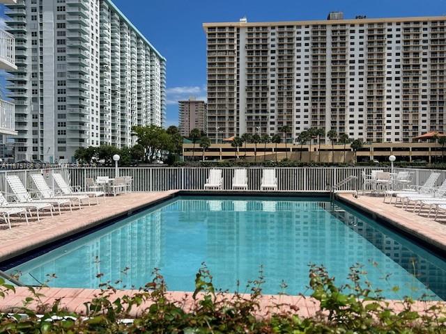 4000 NE 170th St # 204