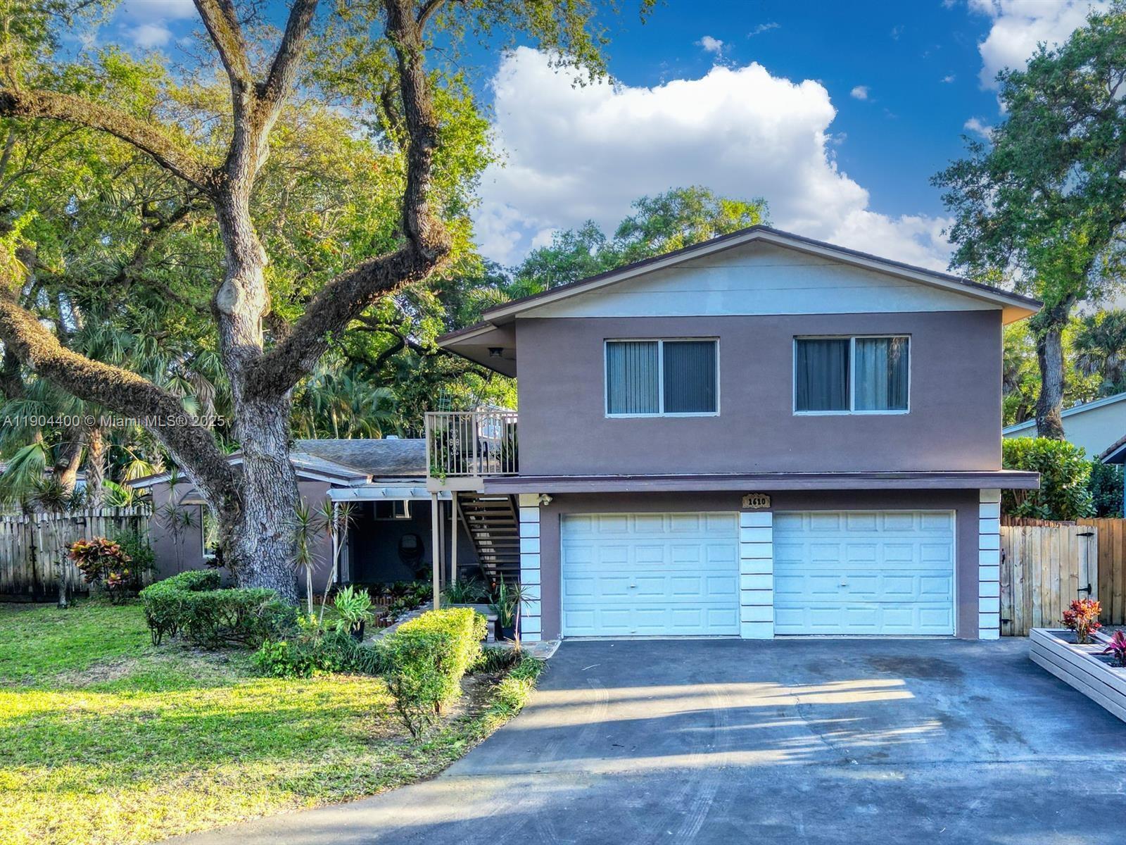 1610 SW 30th Pl