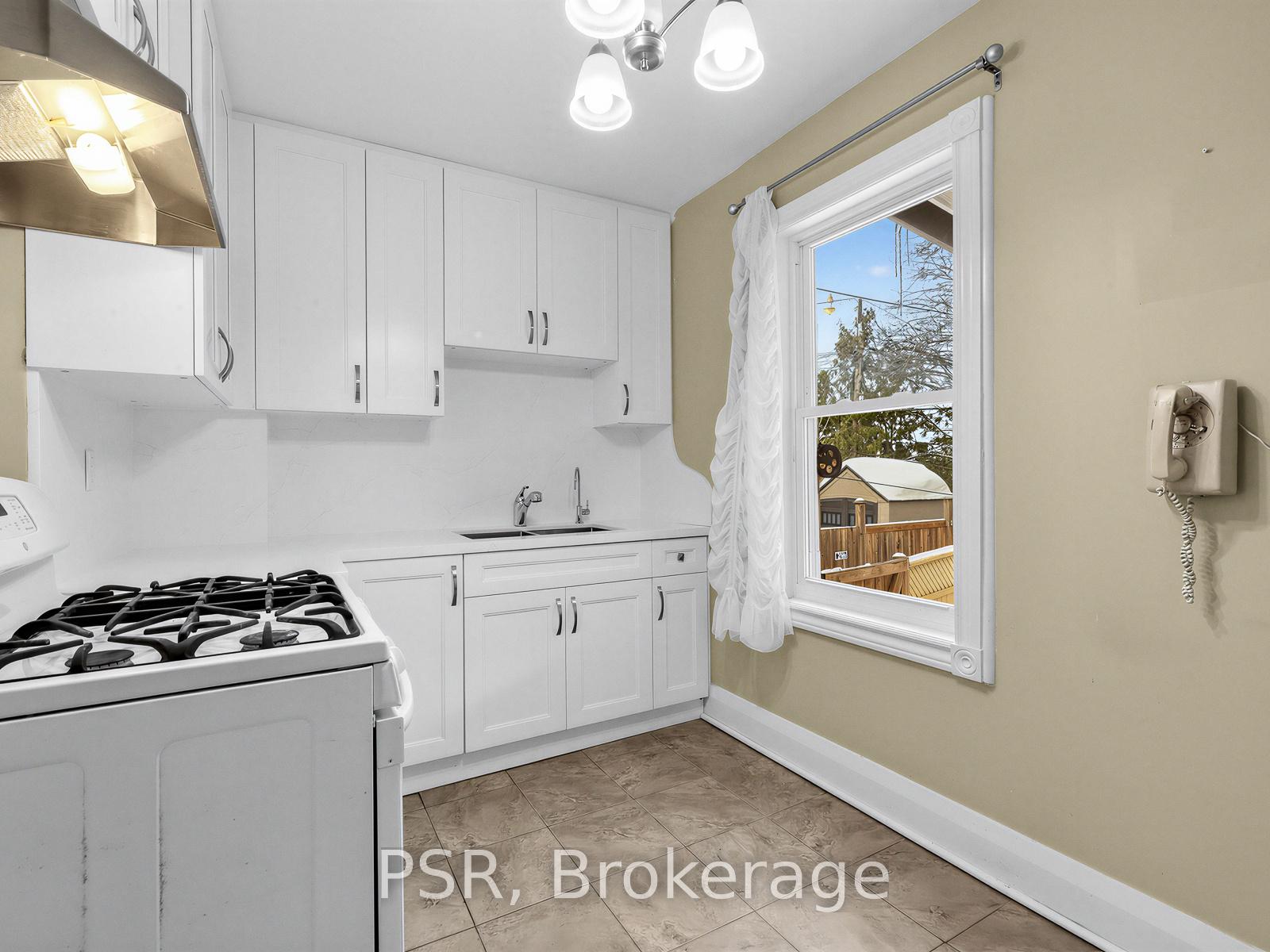 459 Manor Road E