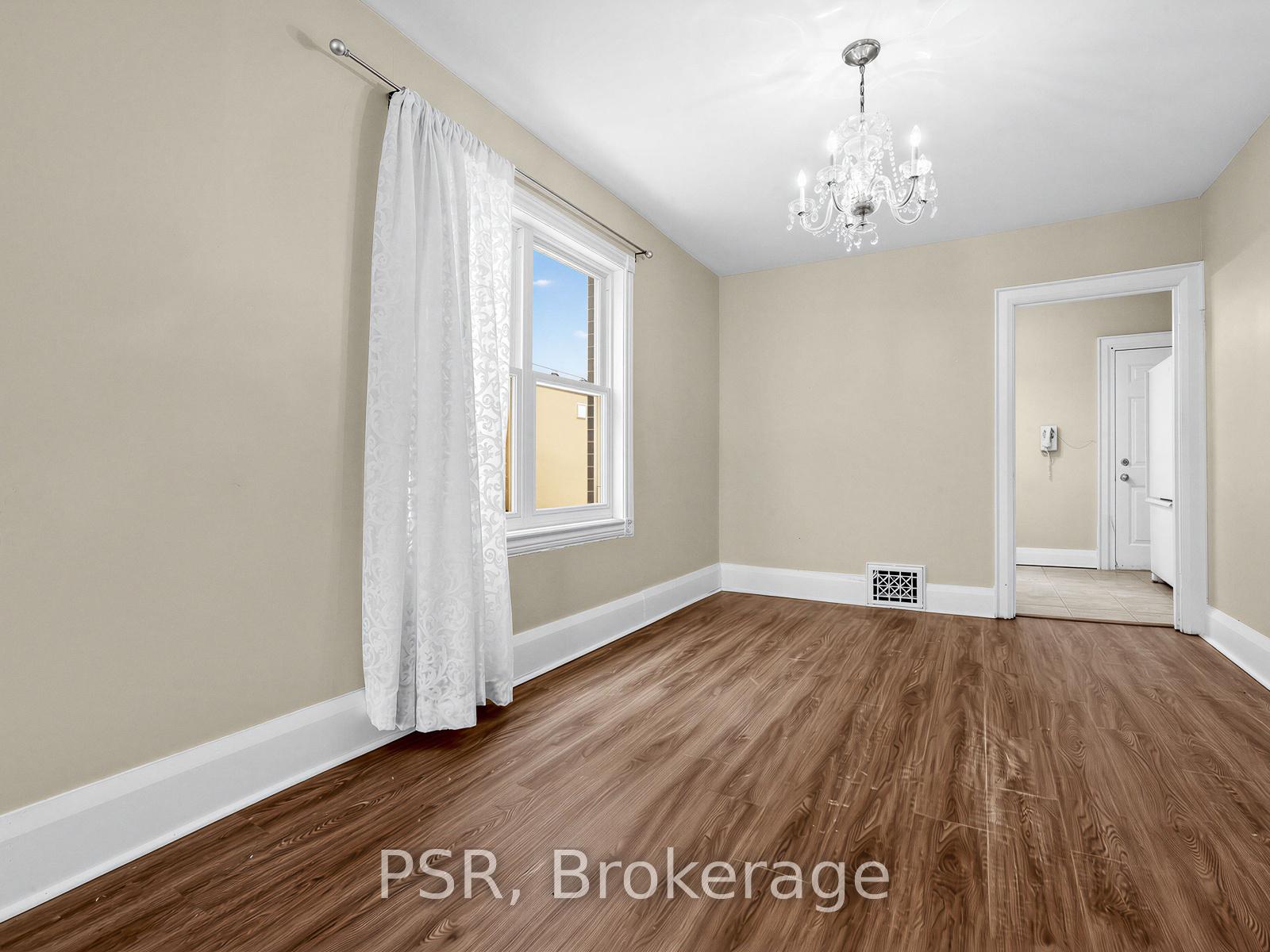 459 Manor Road E