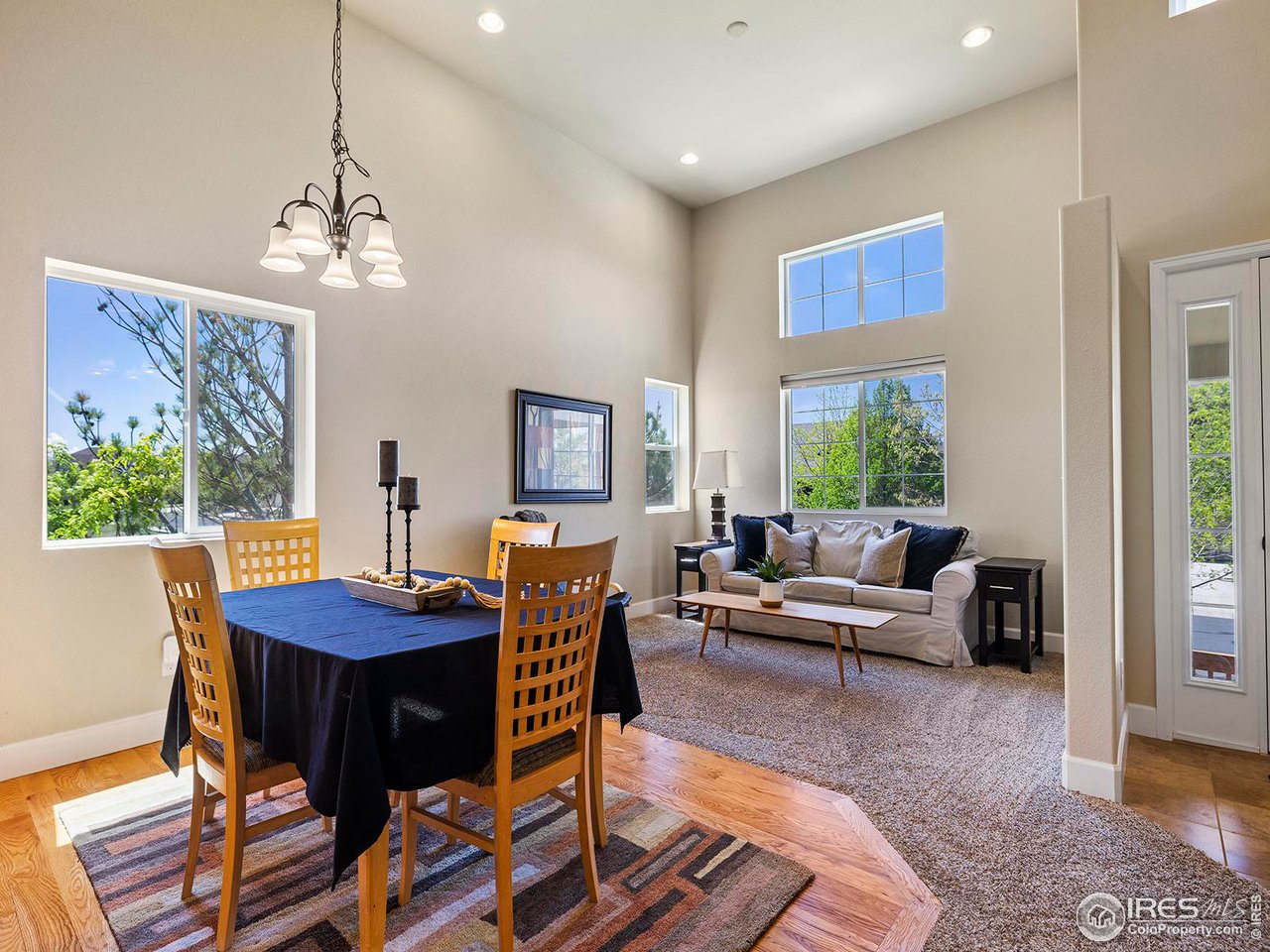 786 Vista Grande Cir