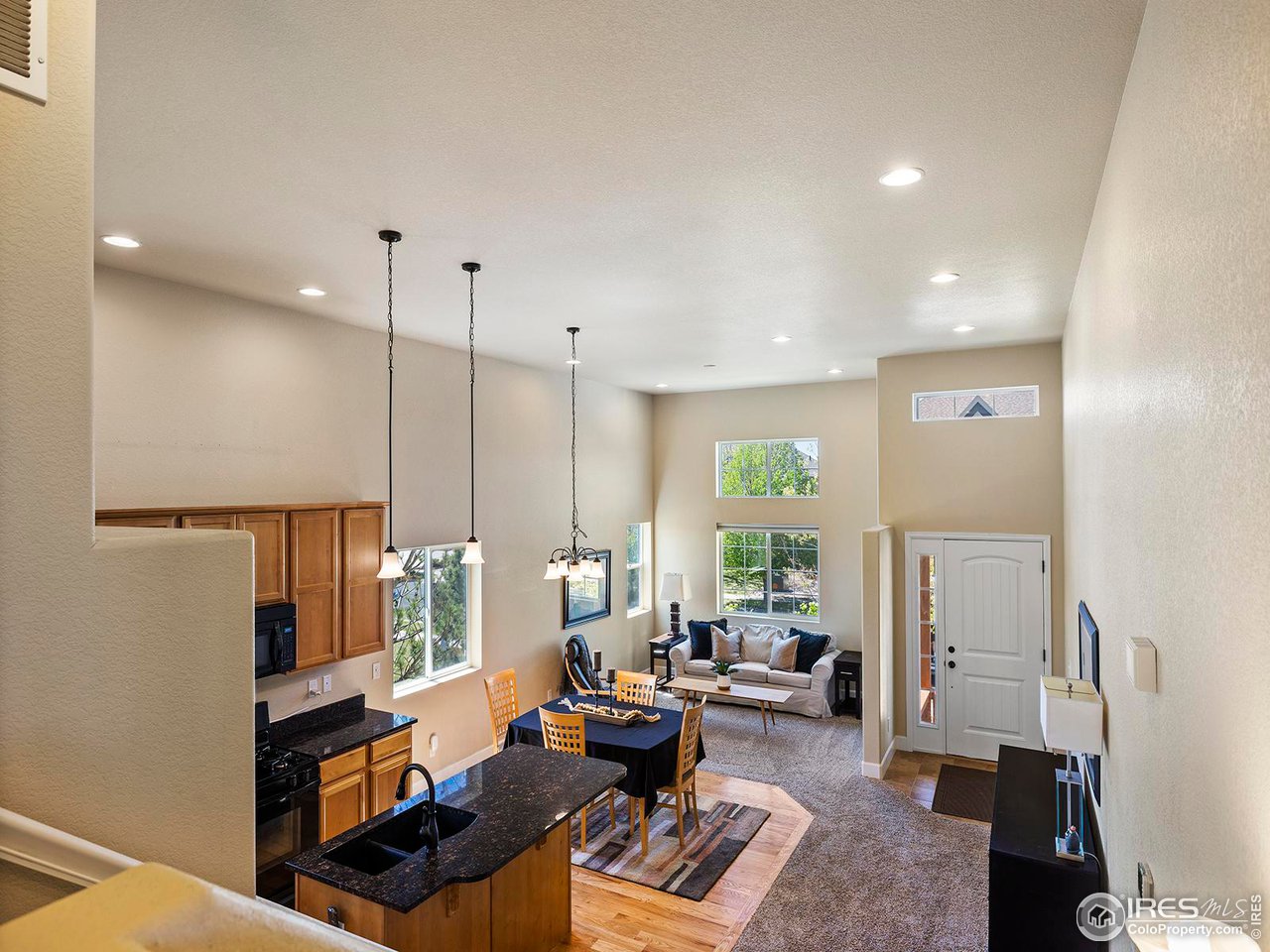 786 Vista Grande Cir