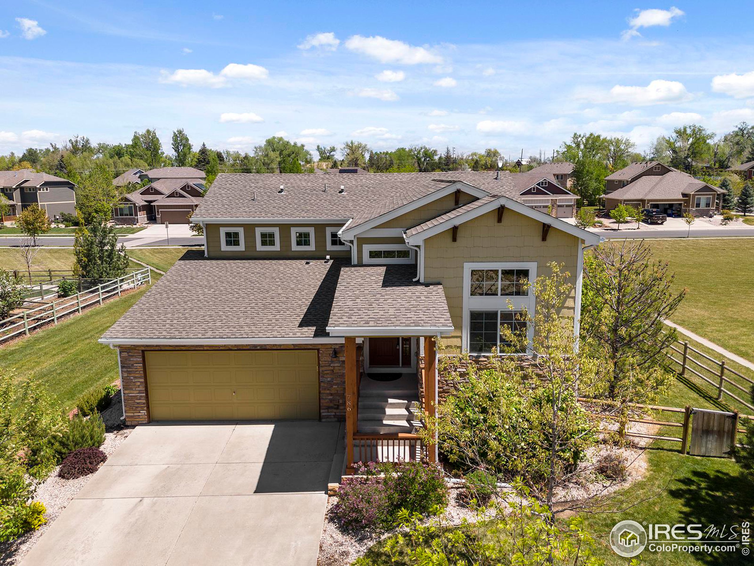 786 Vista Grande Cir