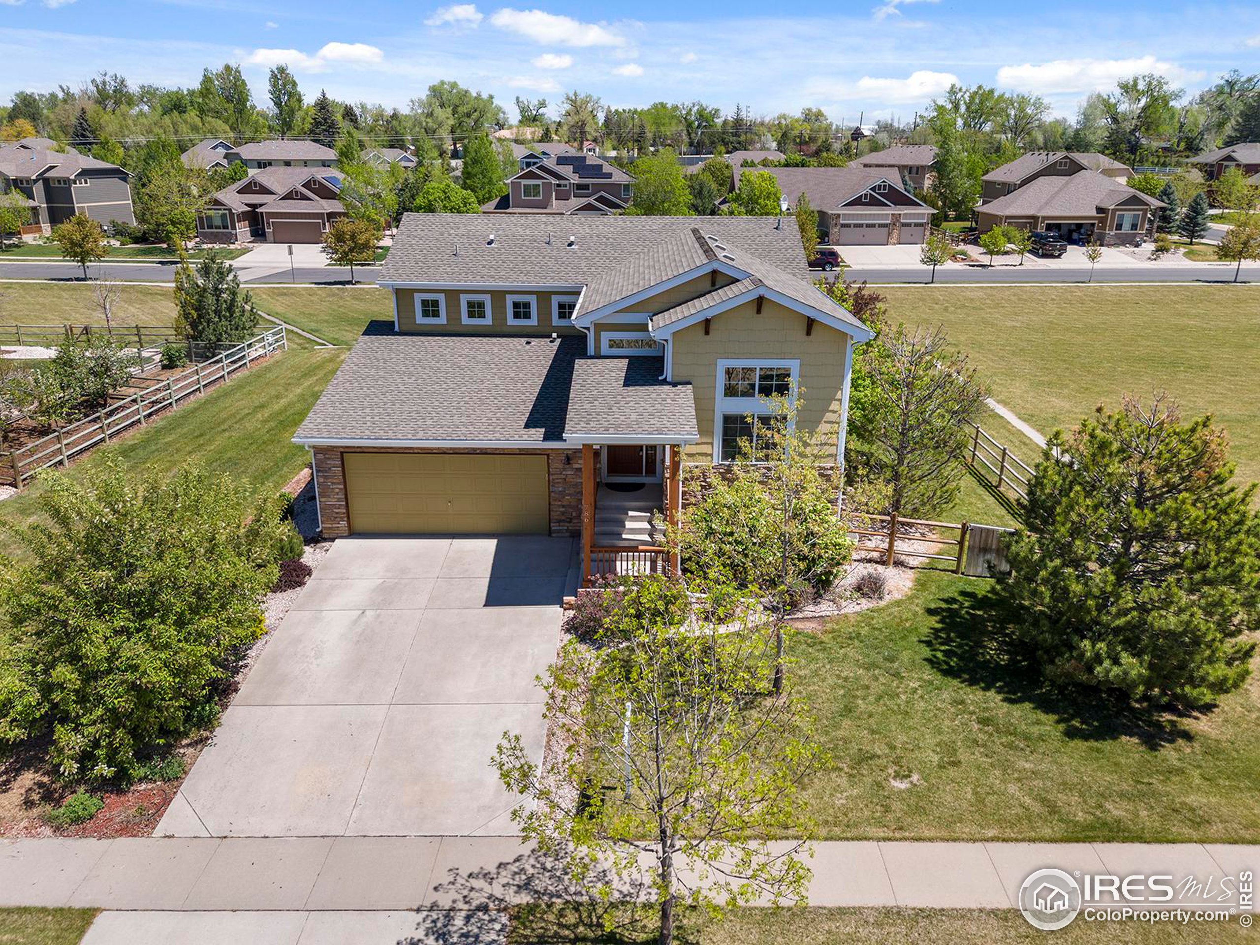 786 Vista Grande Cir