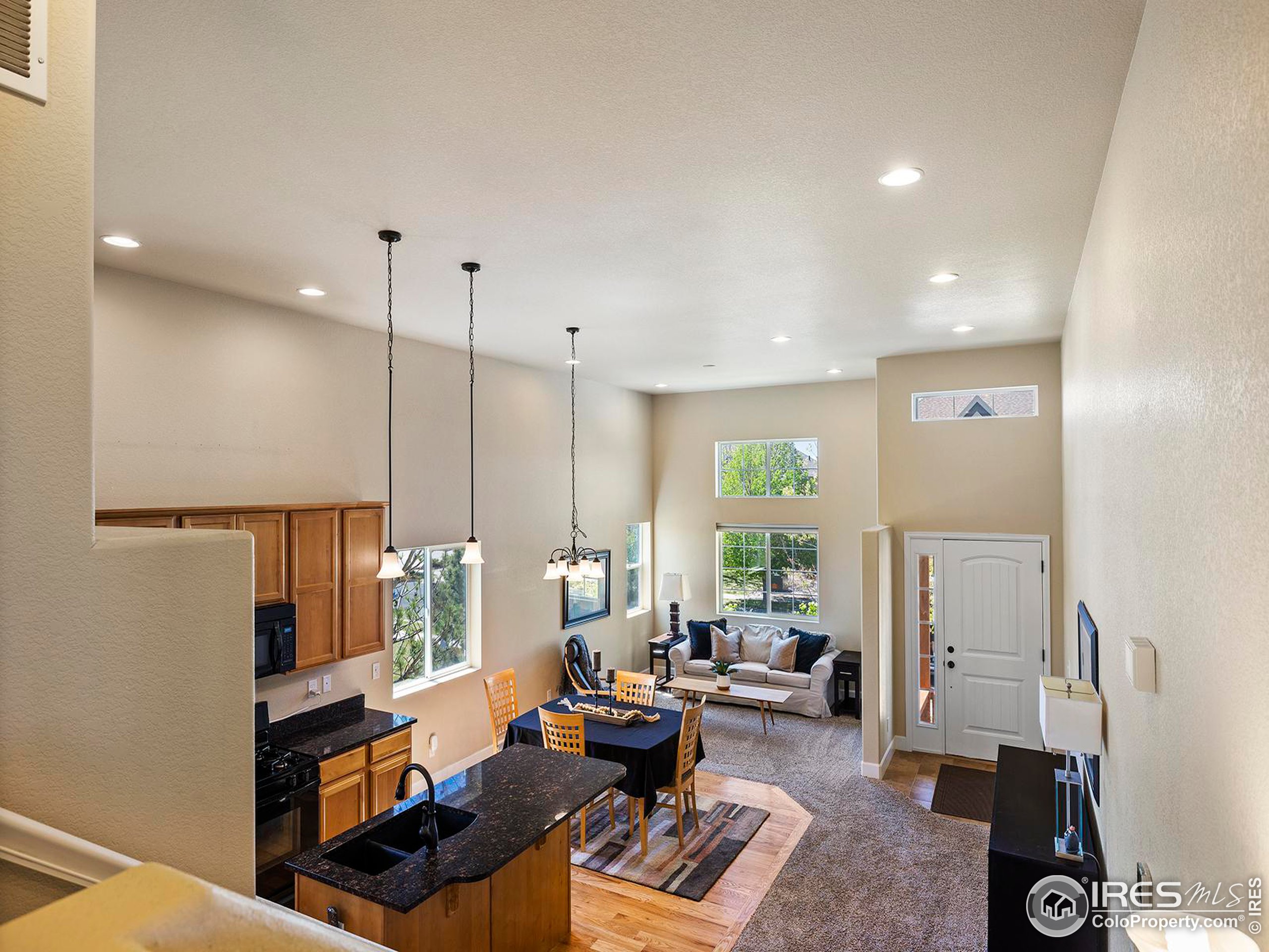 786 Vista Grande Cir