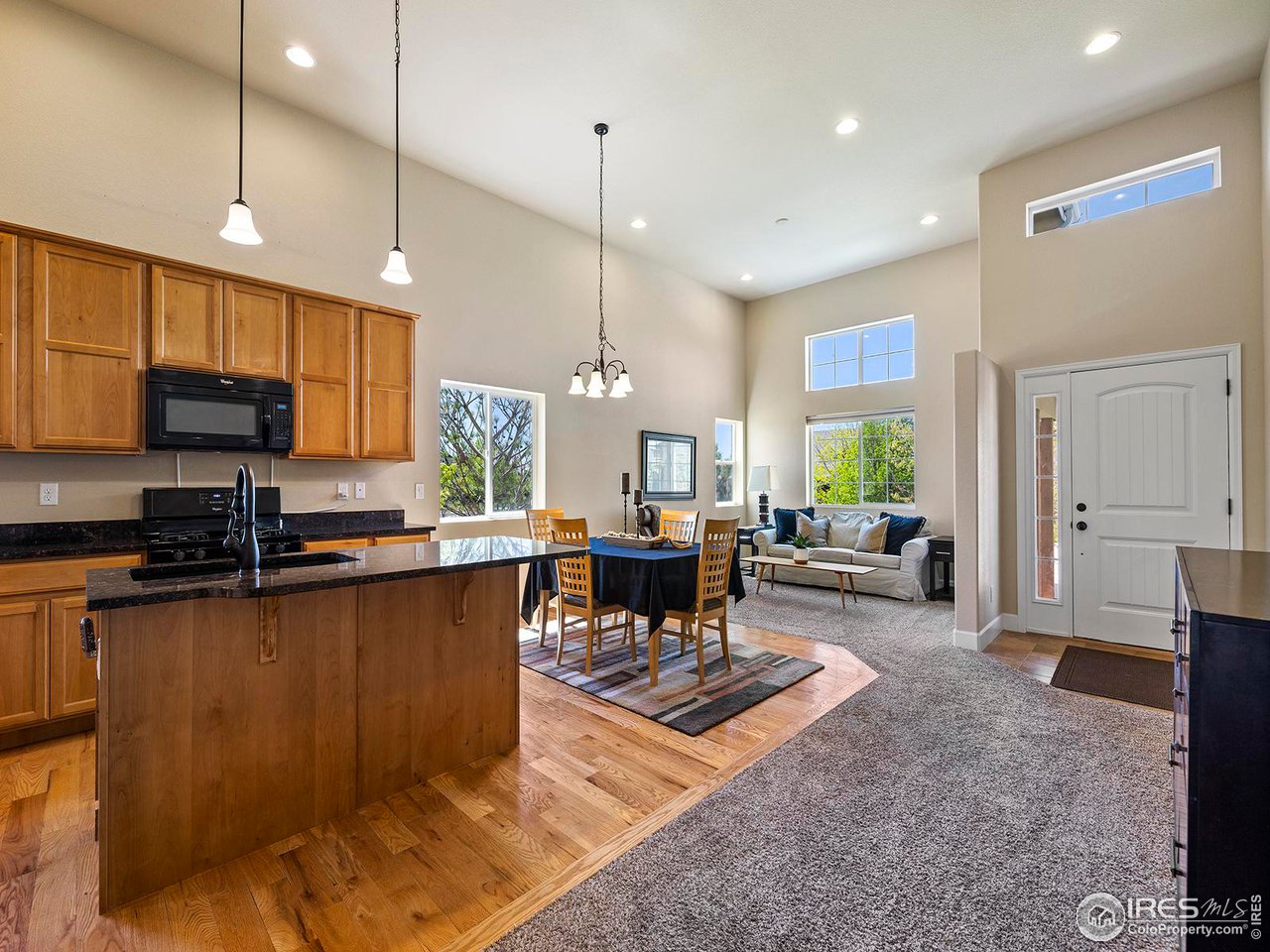 786 Vista Grande Cir